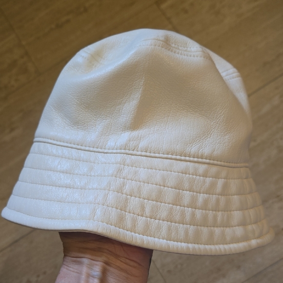 Babaton Accessories - Babaton Light Birch Trendy Bucket Hat